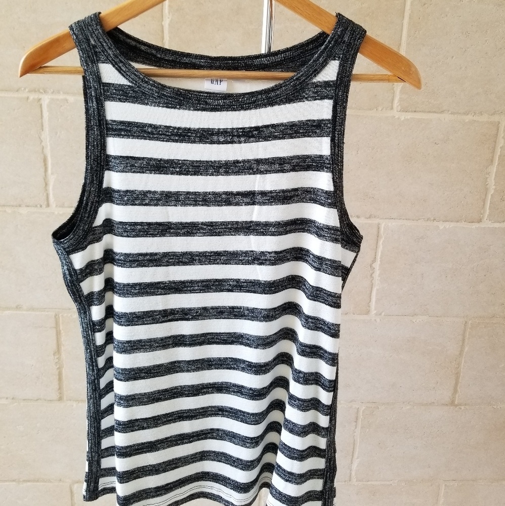 GAP striped tank top 💖